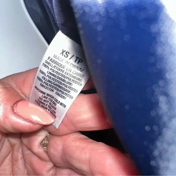 Abercrombie Navy Puffer Vest- size XS - Picture 7 of 7